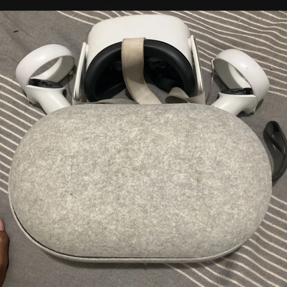 VR Headset with Controllers - White